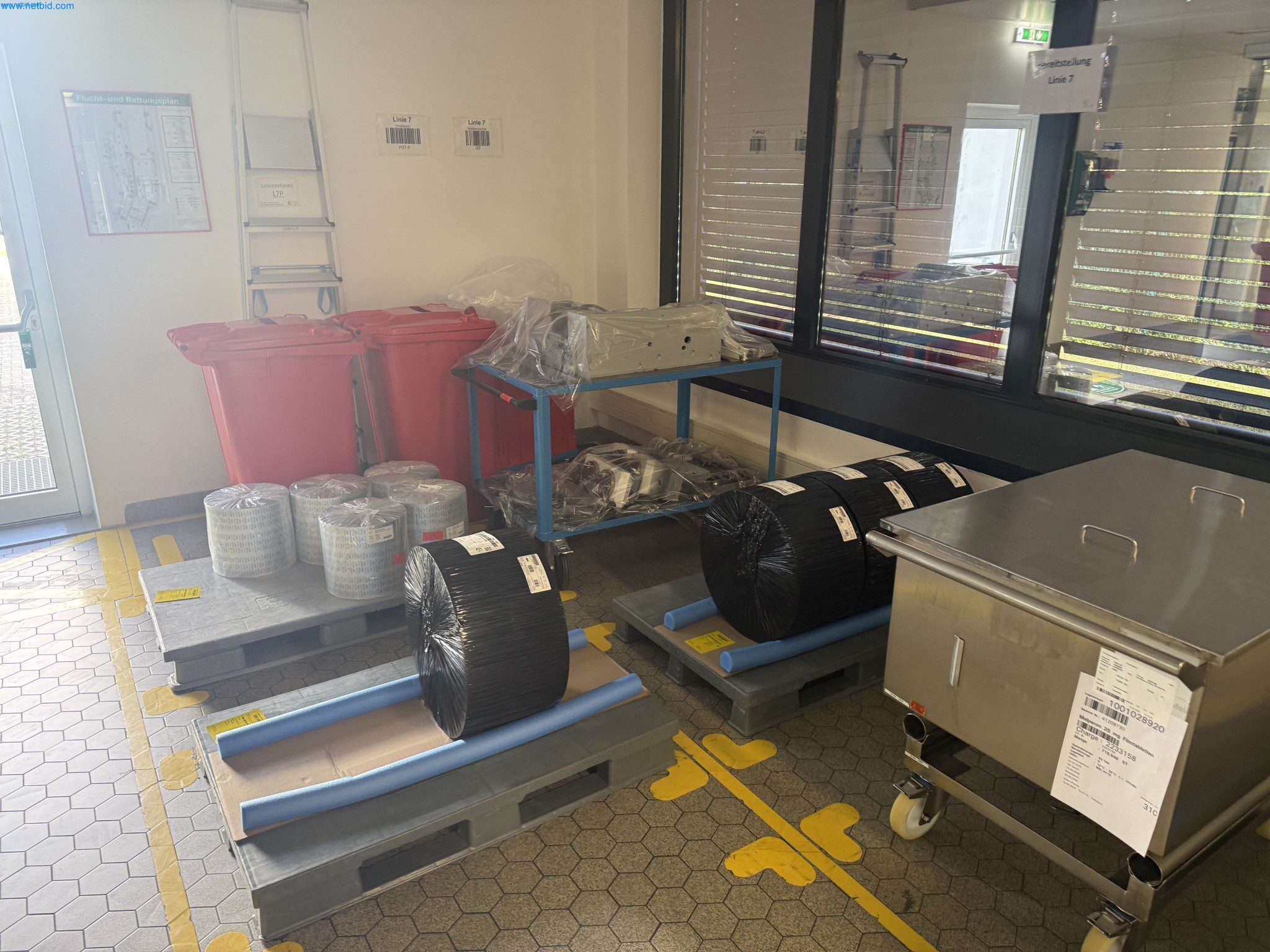 Instalações de produção e embalagem farmacêuticas / Equipamentos de laboratório e operacionais-6