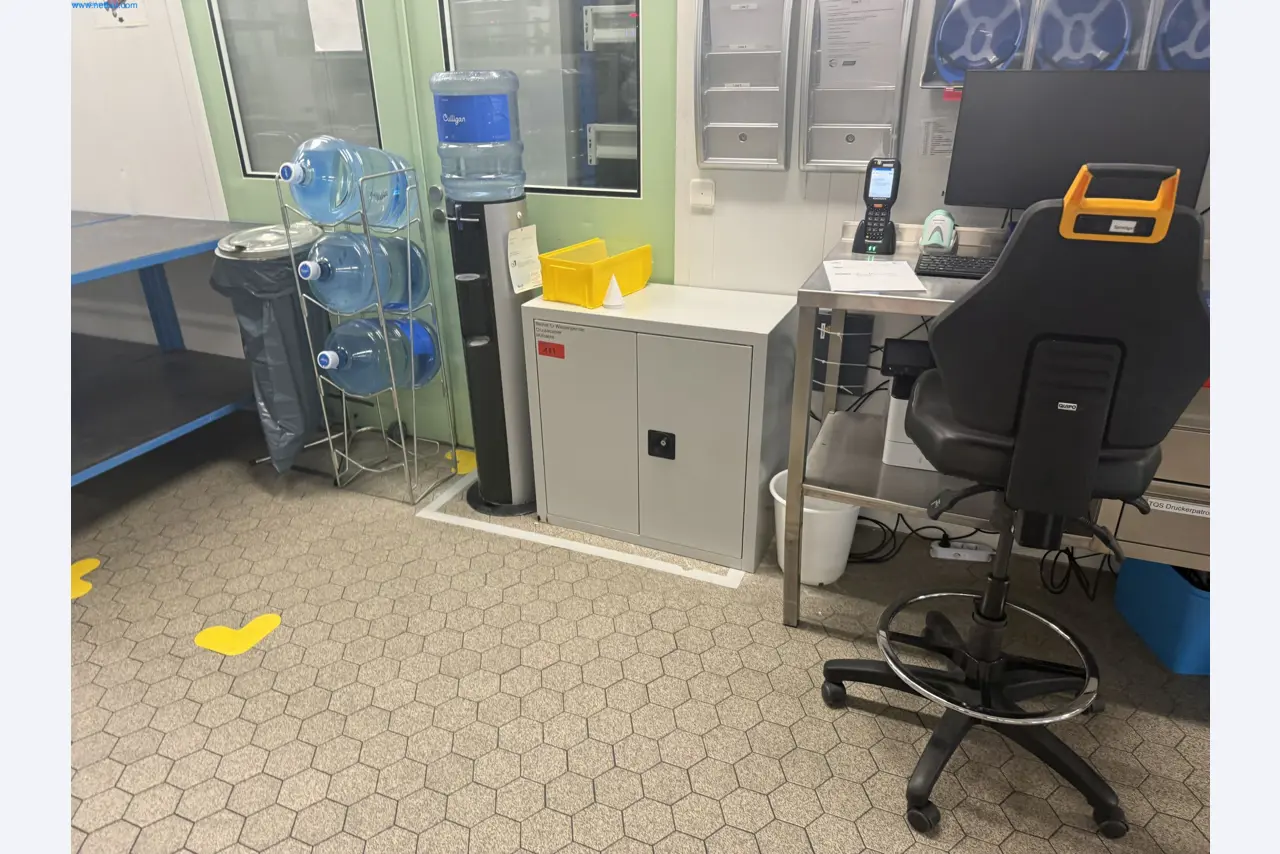 Instalações de produção e embalagem farmacêuticas / Equipamentos de laboratório e operacionais-1