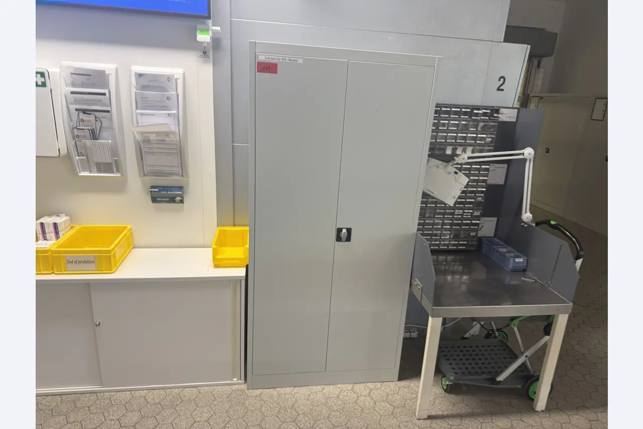 Instalações de produção e embalagem farmacêuticas / Equipamentos de laboratório e operacionais-1