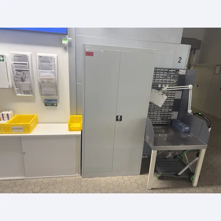 Instalações de produção e embalagem farmacêuticas / Equipamentos de laboratório e operacionais-1