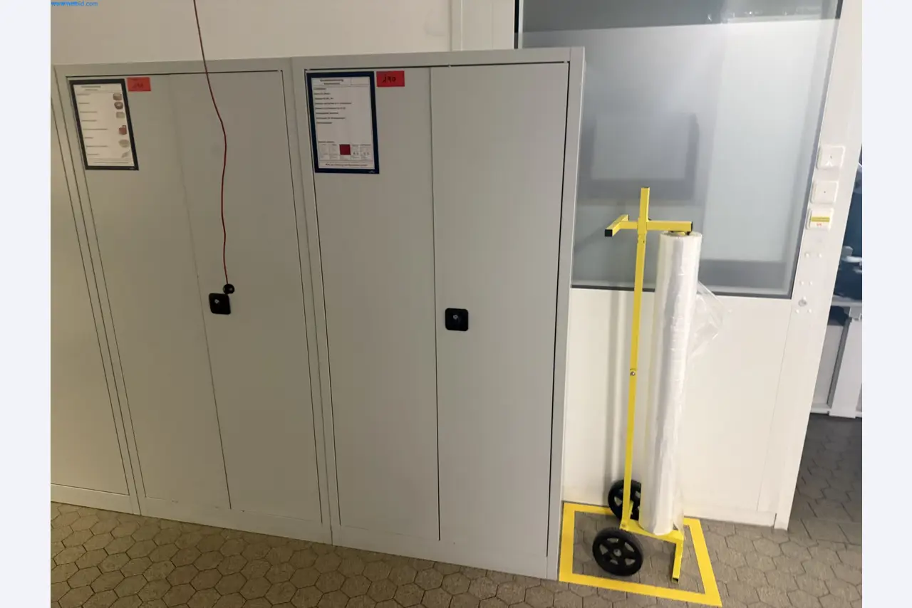 Instalações de produção e embalagem farmacêuticas / Equipamentos de laboratório e operacionais-1