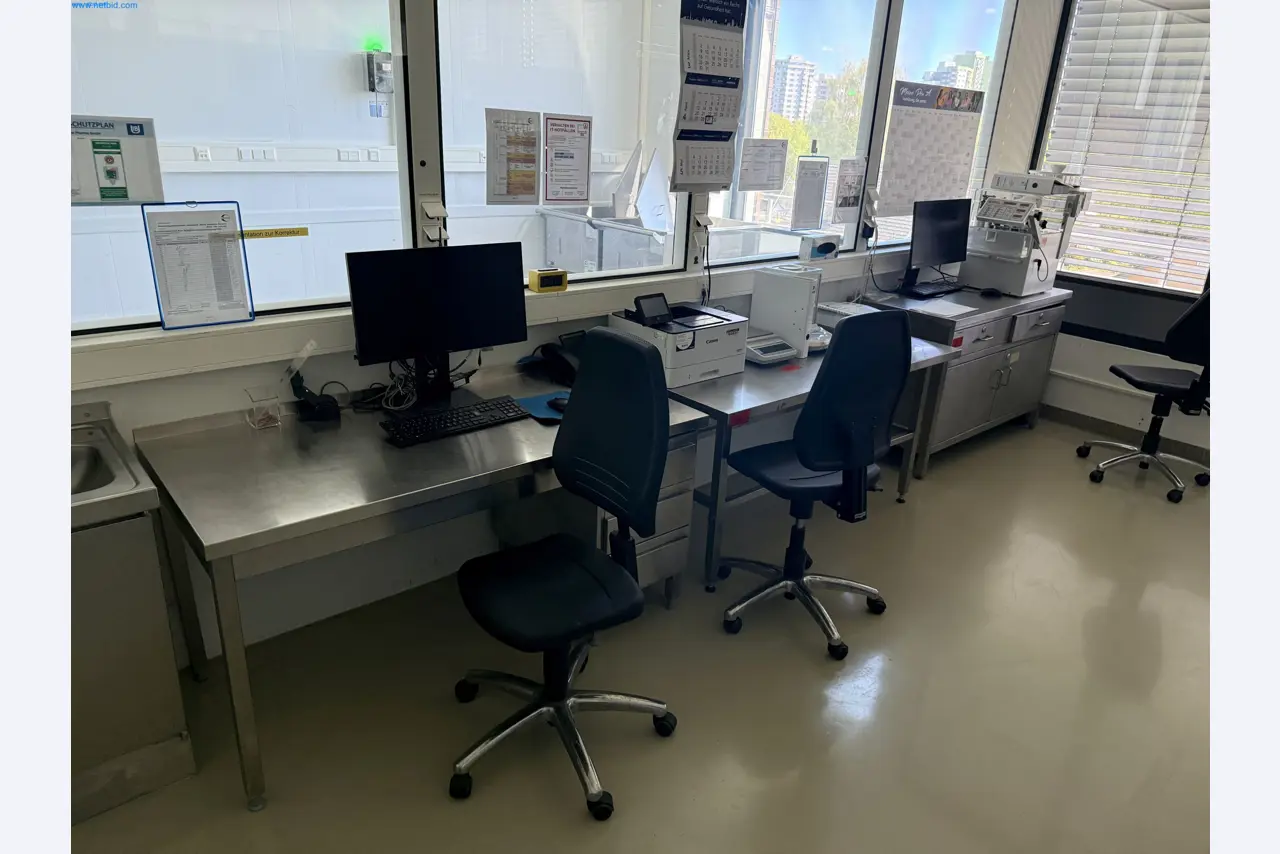 Instalações de produção e embalagem farmacêuticas / Equipamentos de laboratório e operacionais-1