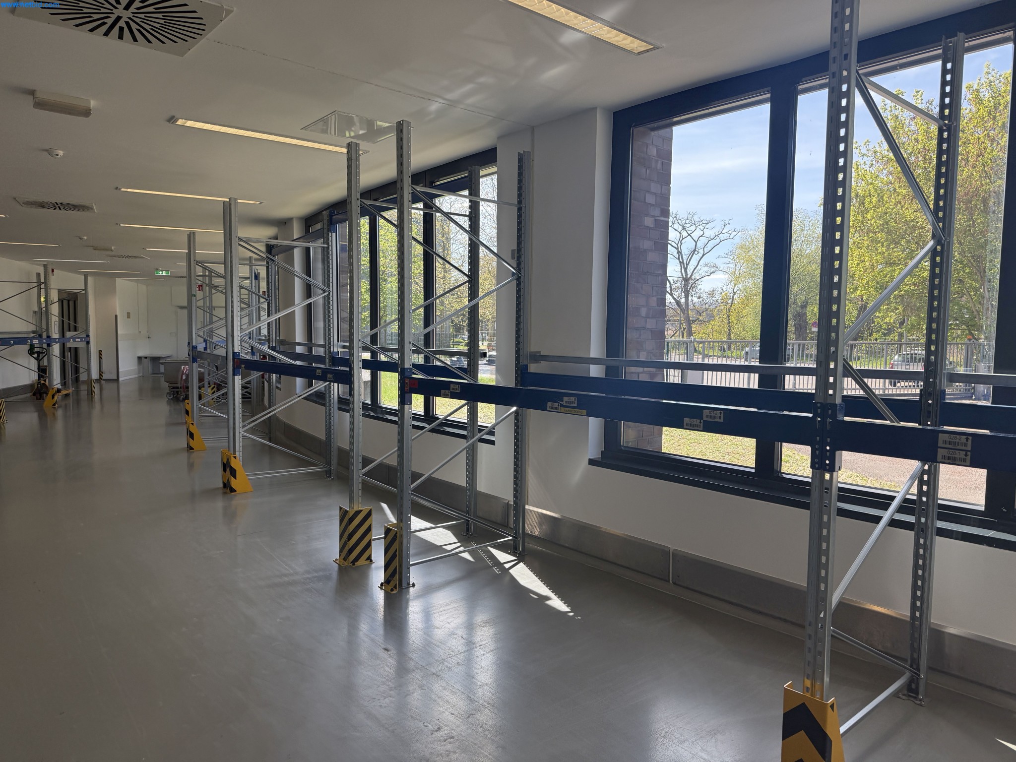 Instalações de produção e embalagem farmacêuticas / Equipamentos de laboratório e operacionais-5