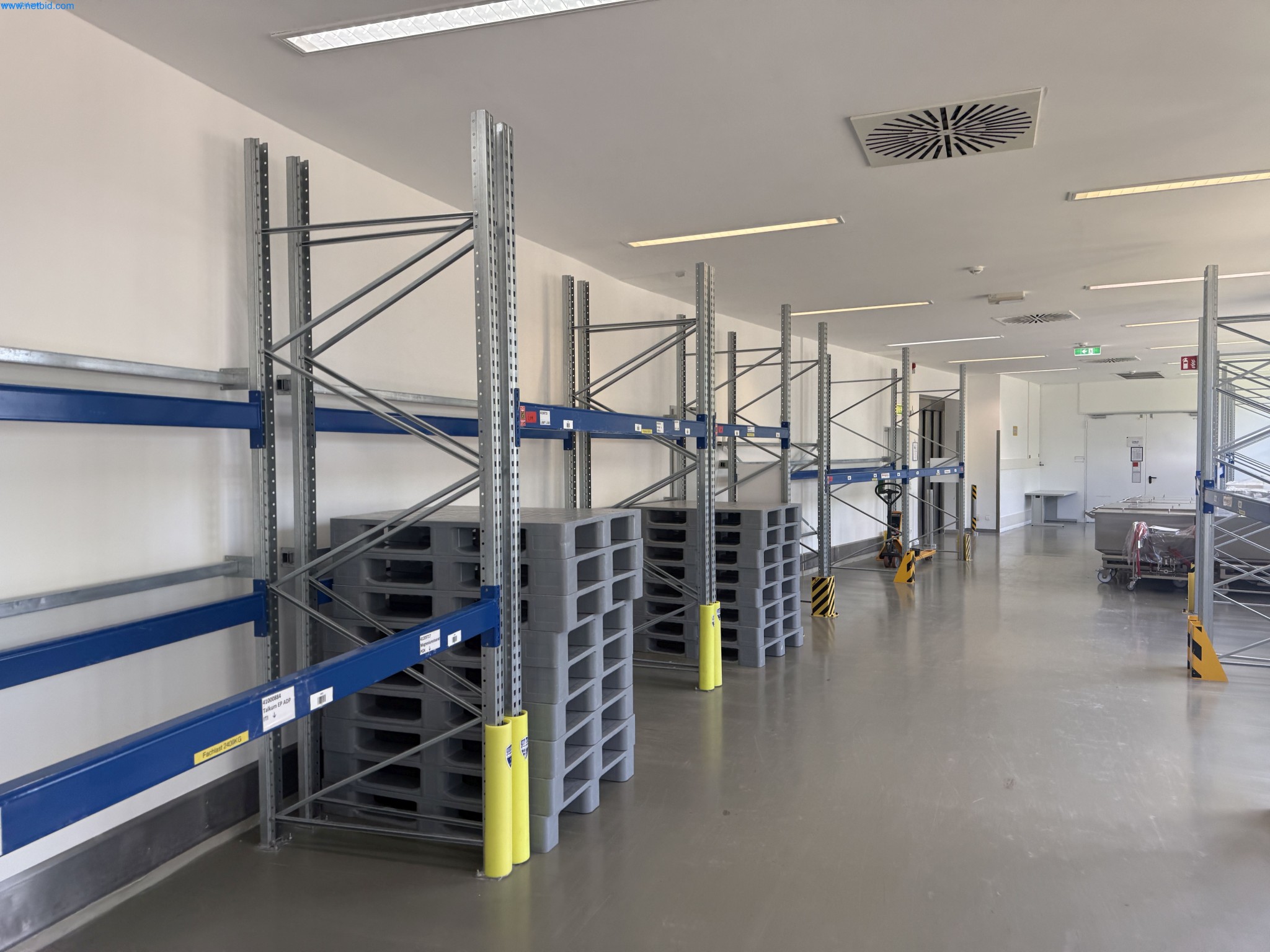 Instalações de produção e embalagem farmacêuticas / Equipamentos de laboratório e operacionais-6