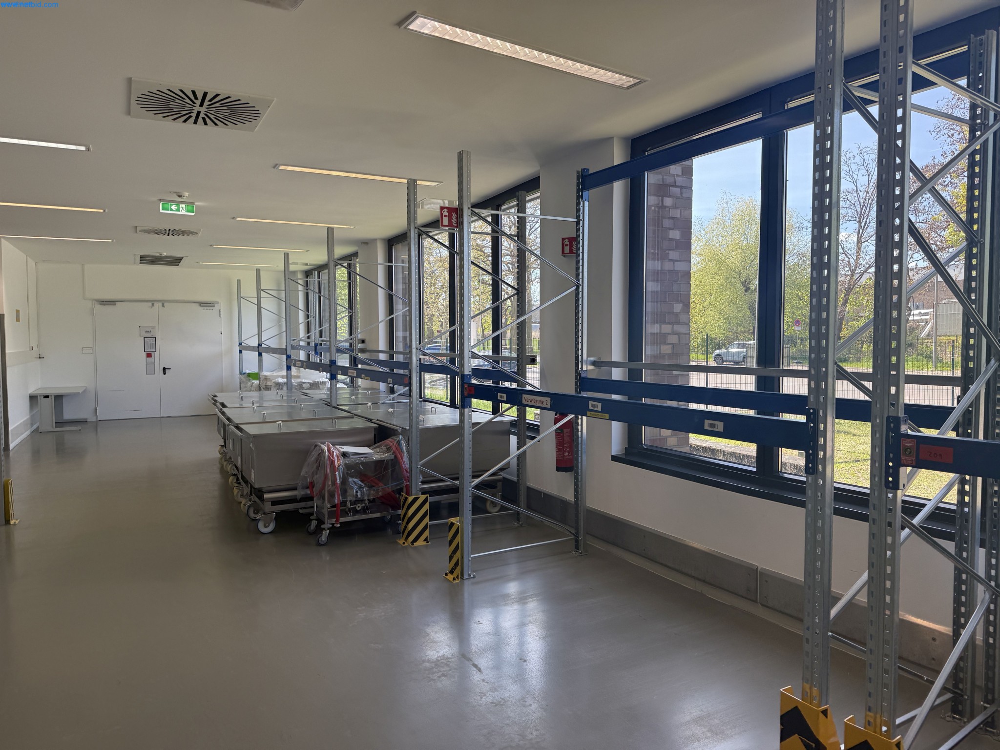Instalações de produção e embalagem farmacêuticas / Equipamentos de laboratório e operacionais-7