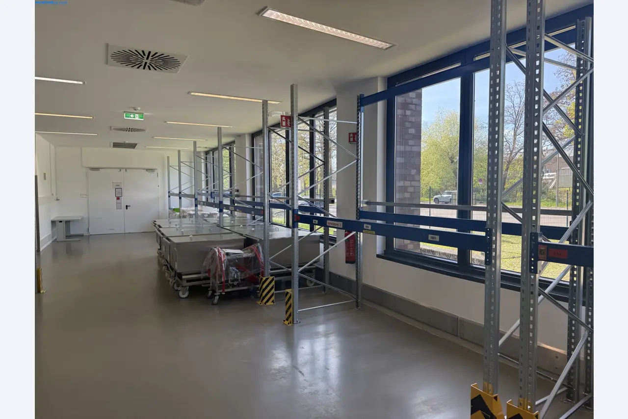 Instalações de produção e embalagem farmacêuticas / Equipamentos de laboratório e operacionais-7