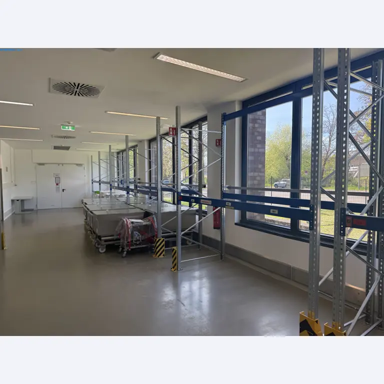 Instalações de produção e embalagem farmacêuticas / Equipamentos de laboratório e operacionais-7