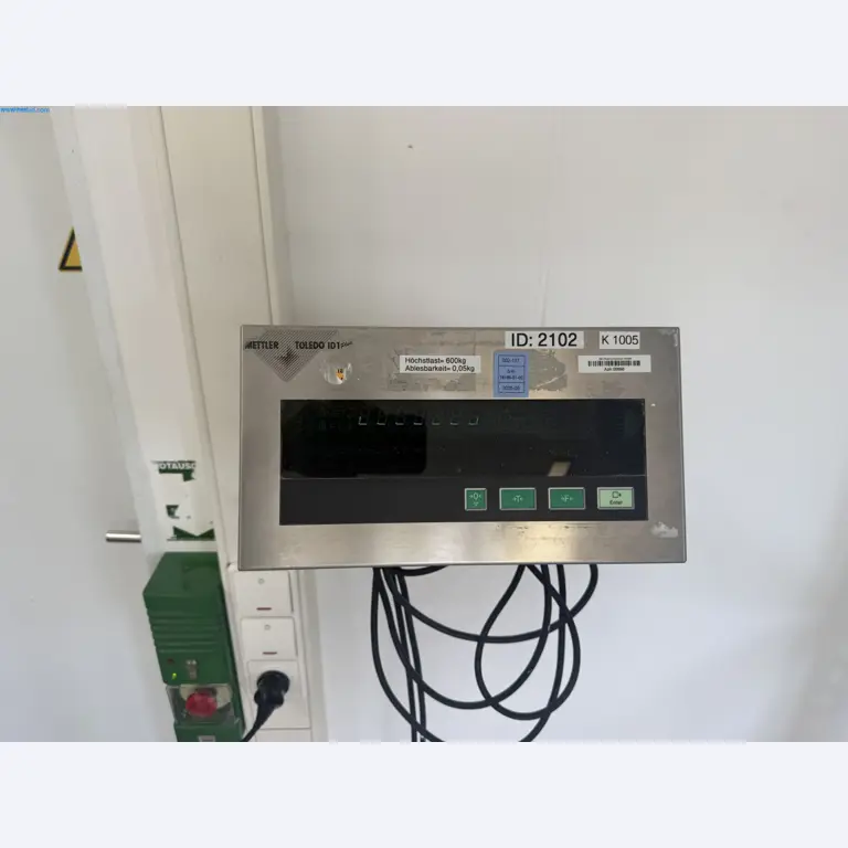Instalações de produção e embalagem farmacêuticas / Equipamentos de laboratório e operacionais-2