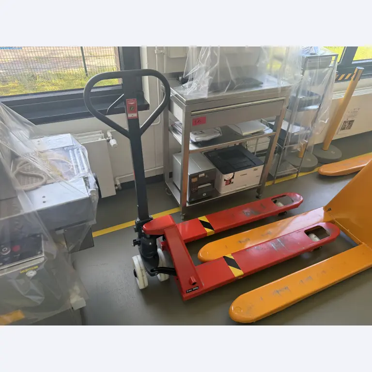 Instalações de produção e embalagem farmacêuticas / Equipamentos de laboratório e operacionais-1