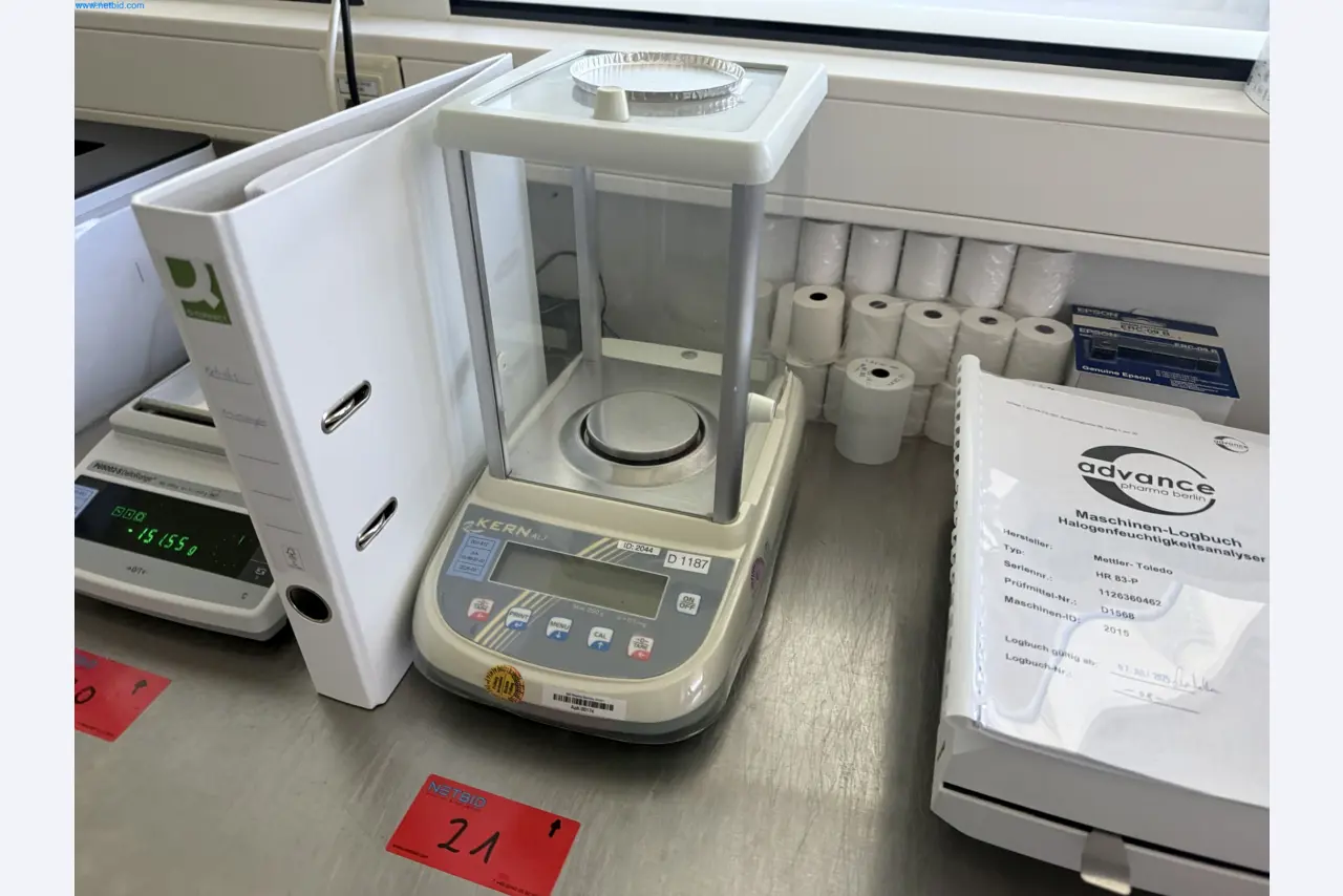 Instalações de produção e embalagem farmacêuticas / Equipamentos de laboratório e operacionais-1