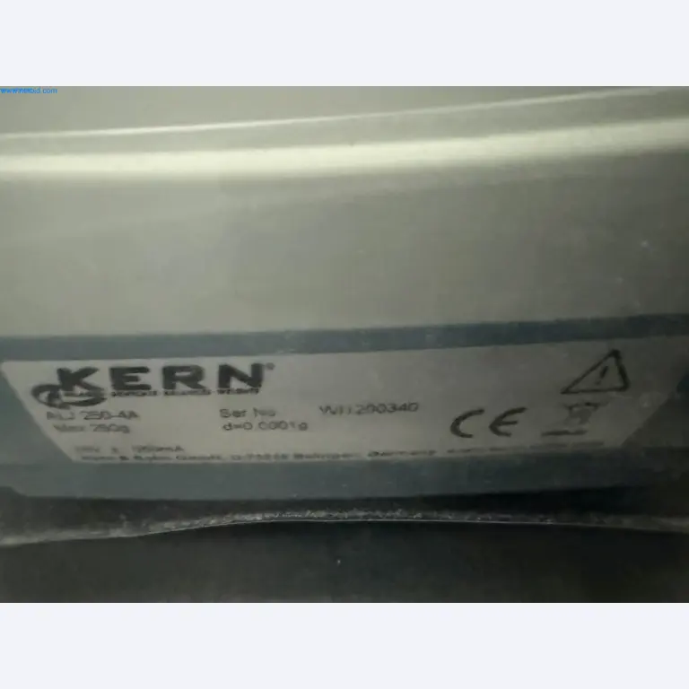 Instalações de produção e embalagem farmacêuticas / Equipamentos de laboratório e operacionais-2