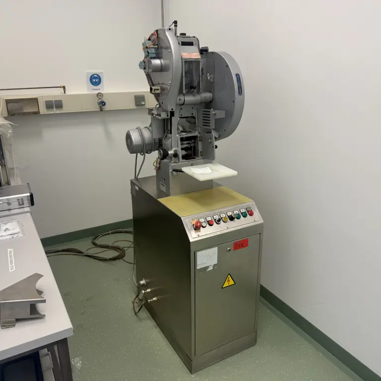 Máquina de compressão de comprimidos Korsch Eco DMS