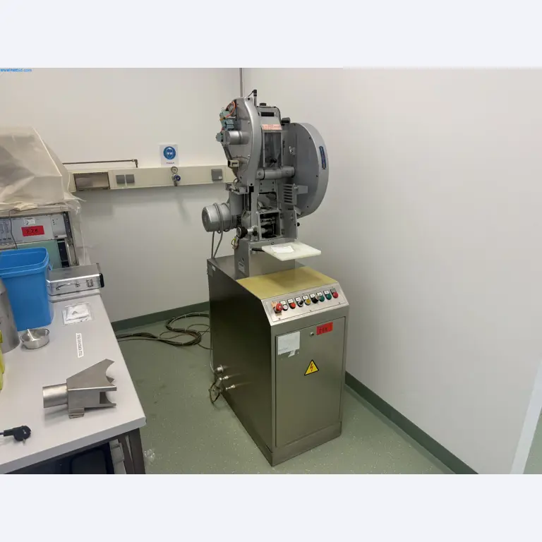 Instalações de produção e embalagem farmacêuticas / Equipamentos de laboratório e operacionais-1