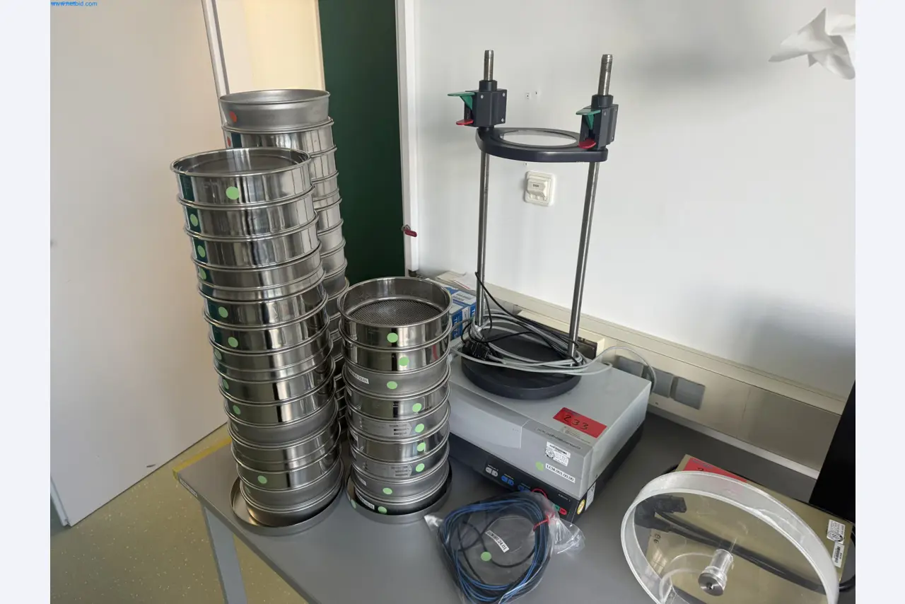 Instalações de produção e embalagem farmacêuticas / Equipamentos de laboratório e operacionais-1