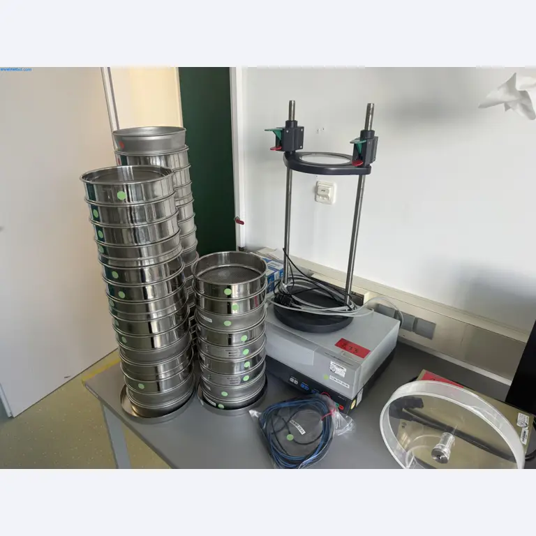Instalações de produção e embalagem farmacêuticas / Equipamentos de laboratório e operacionais-1