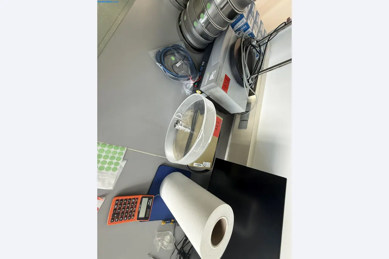 Instalações de produção e embalagem farmacêuticas / Equipamentos de laboratório e operacionais-1