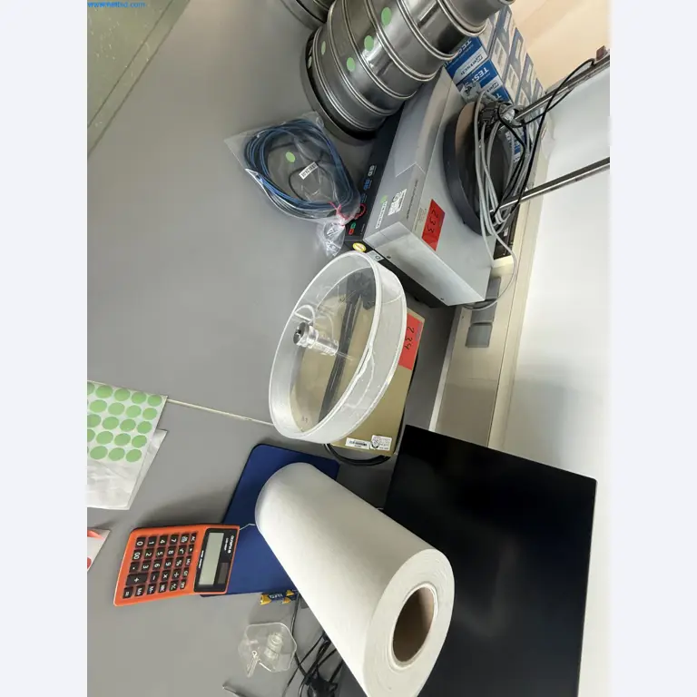 Instalações de produção e embalagem farmacêuticas / Equipamentos de laboratório e operacionais-1