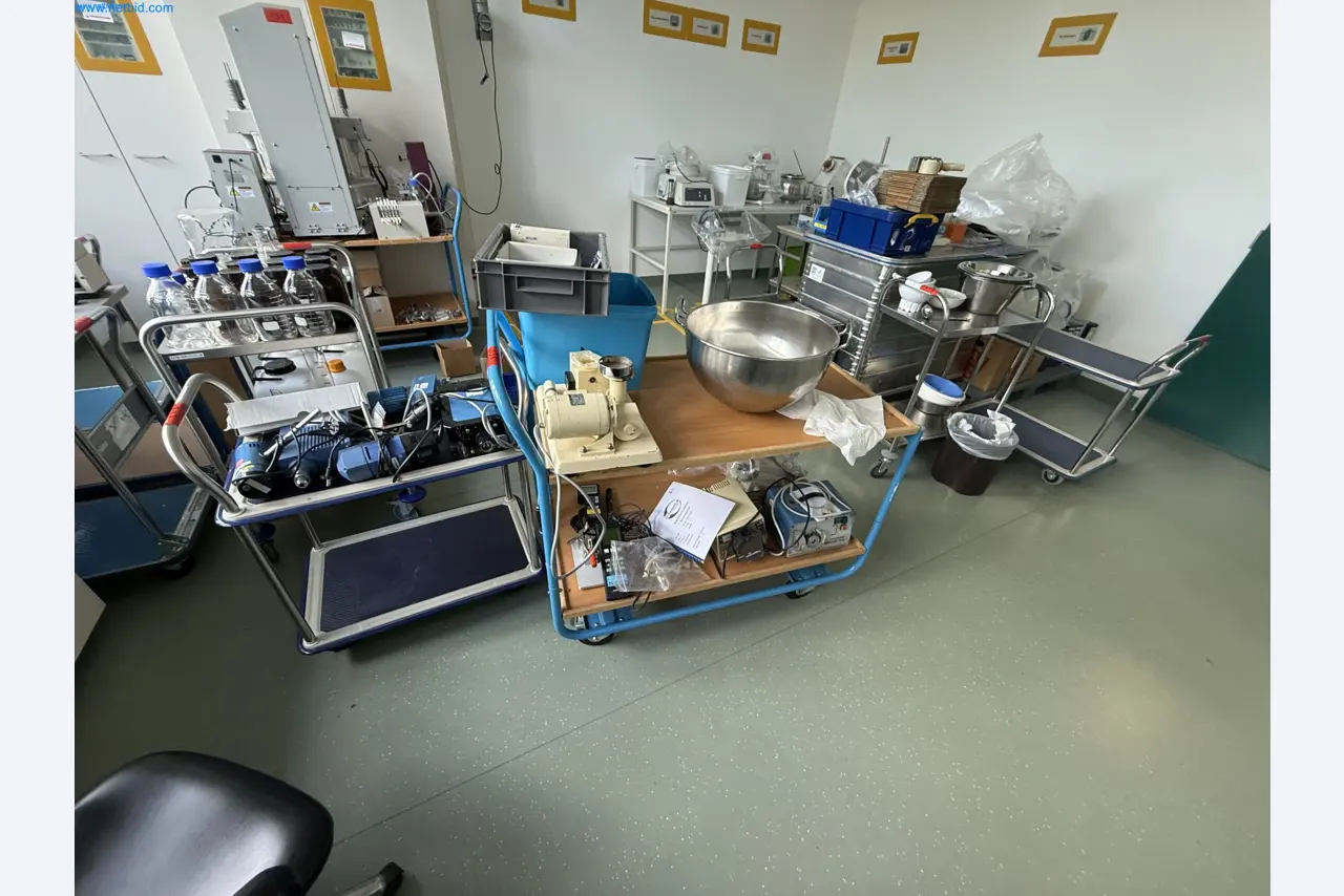 Instalações de produção e embalagem farmacêuticas / Equipamentos de laboratório e operacionais-1