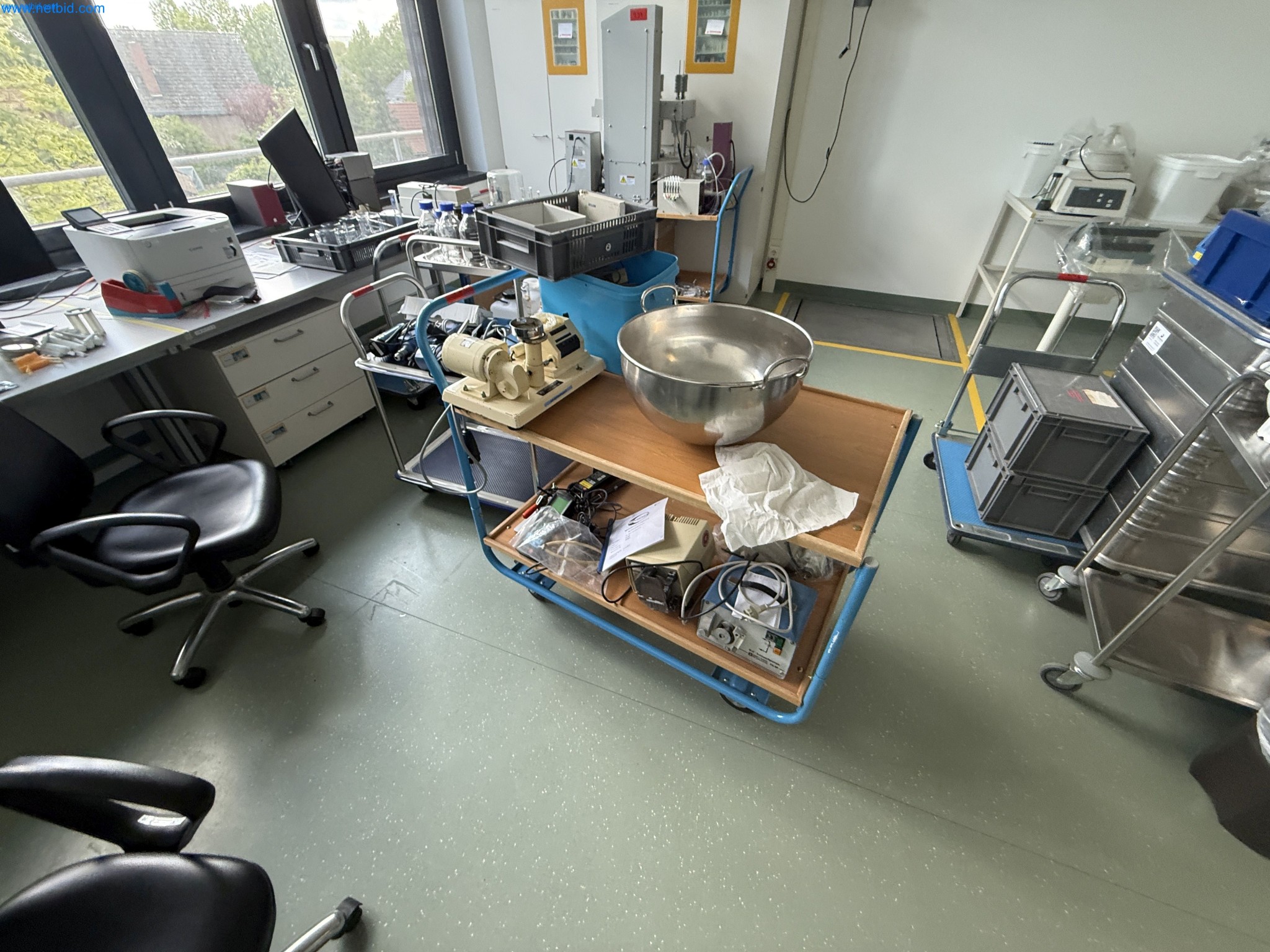 Instalações de produção e embalagem farmacêuticas / Equipamentos de laboratório e operacionais-2