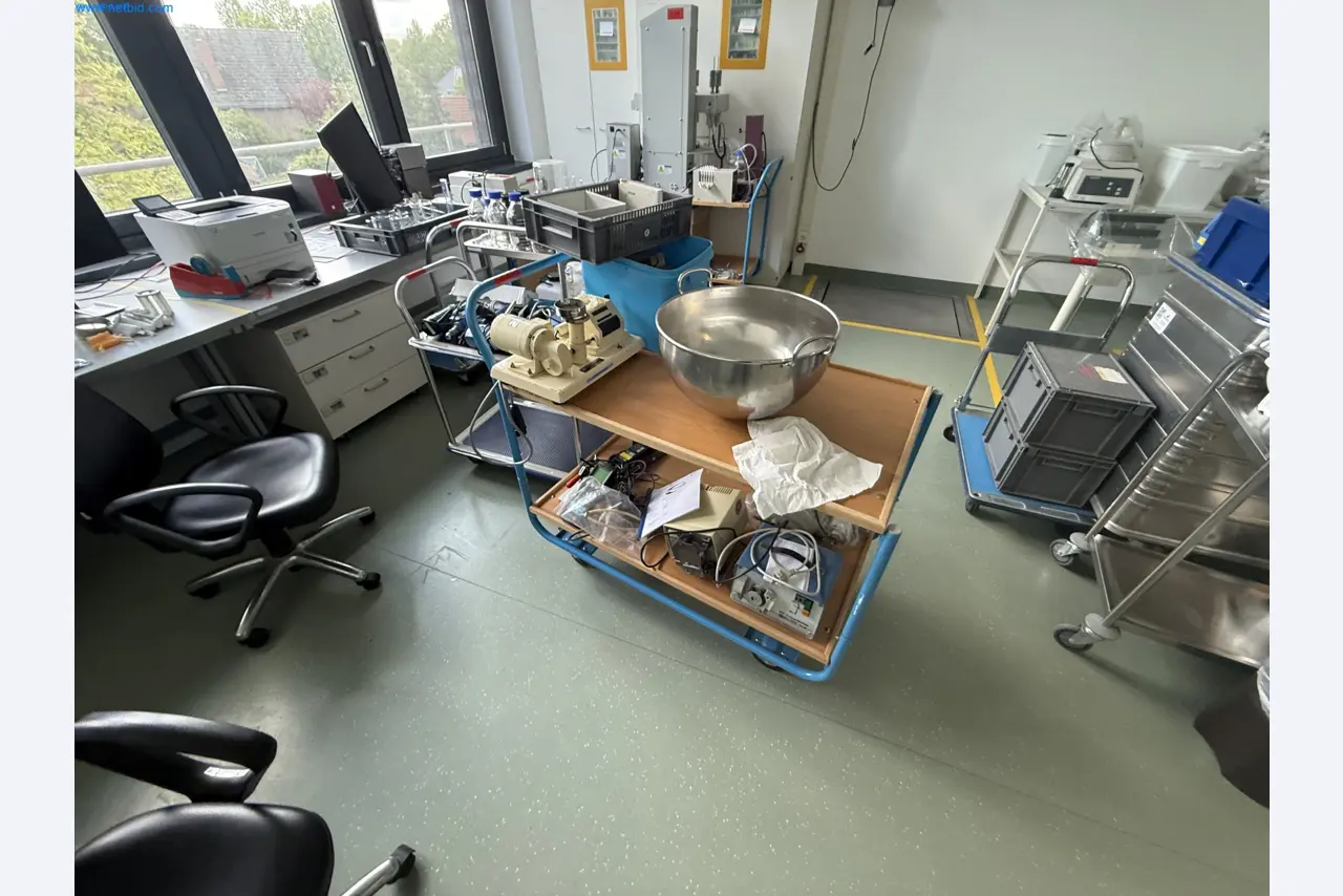 Instalações de produção e embalagem farmacêuticas / Equipamentos de laboratório e operacionais-2