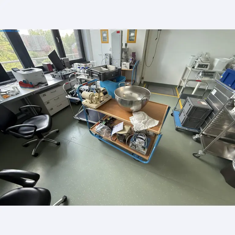 Instalações de produção e embalagem farmacêuticas / Equipamentos de laboratório e operacionais-2