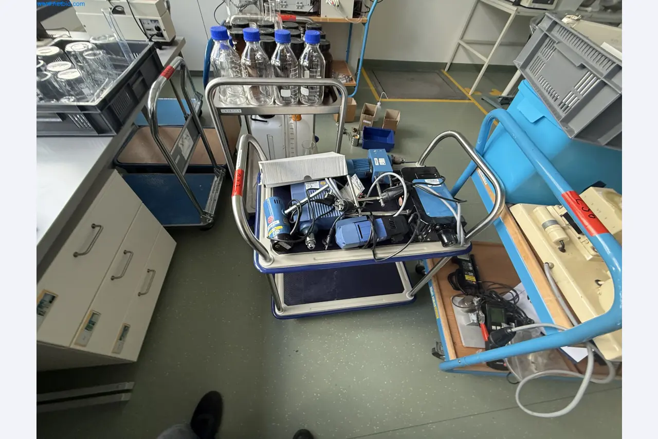 Instalações de produção e embalagem farmacêuticas / Equipamentos de laboratório e operacionais-1