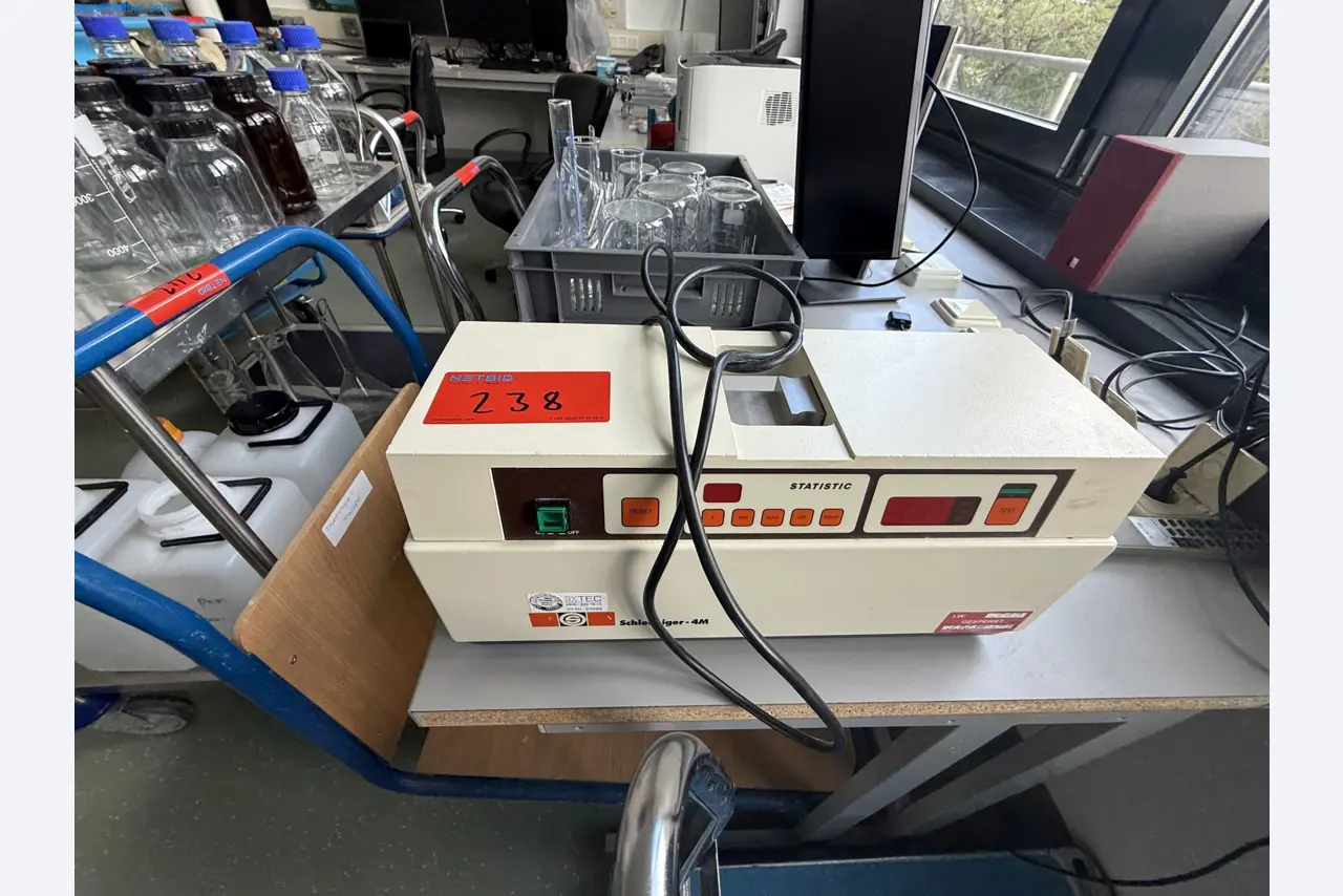 Instalações de produção e embalagem farmacêuticas / Equipamentos de laboratório e operacionais-1