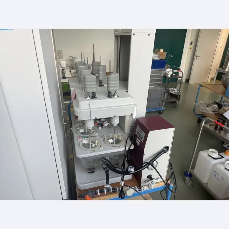 Instalações de produção e embalagem farmacêuticas / Equipamentos de laboratório e operacionais-1