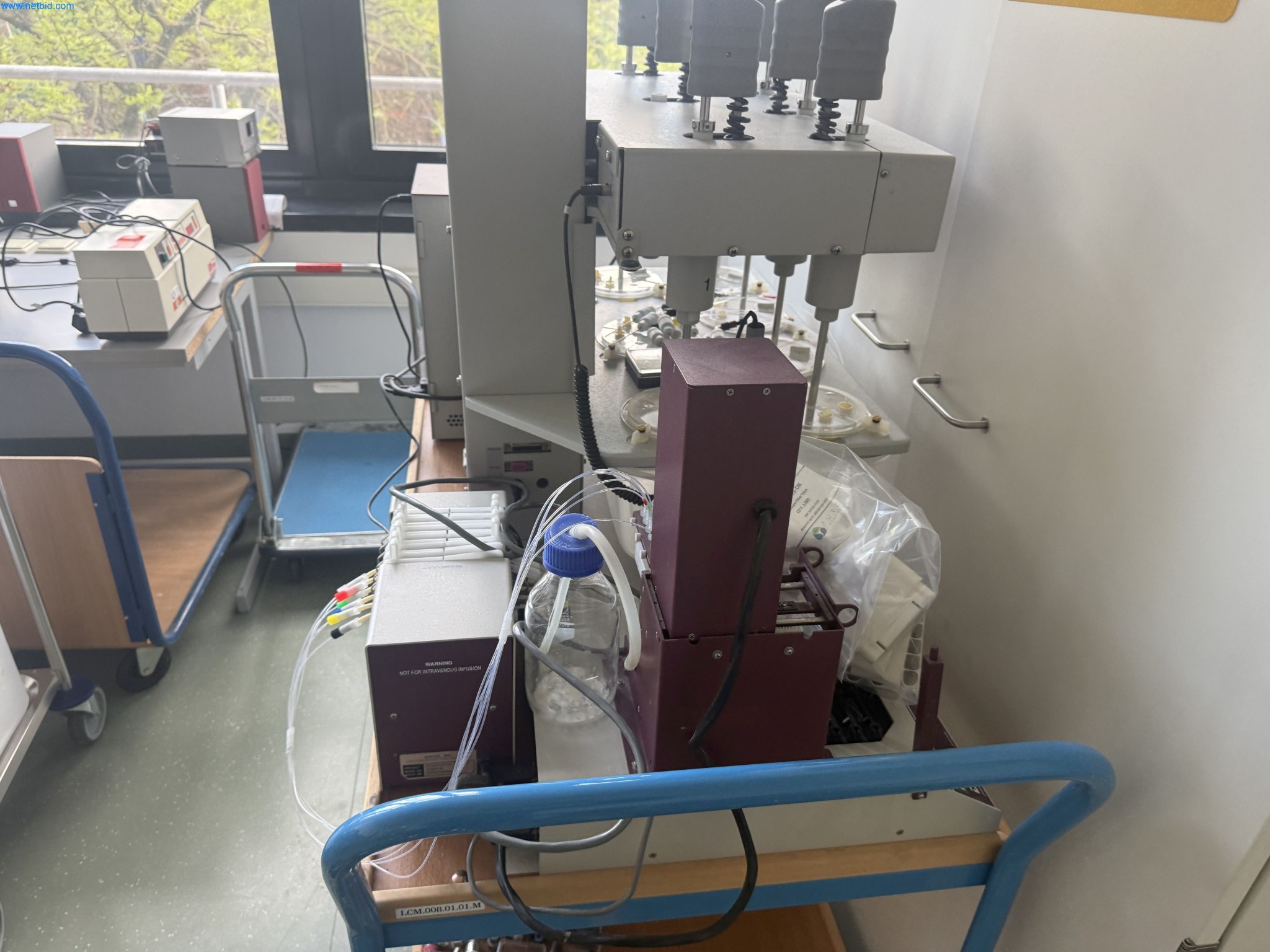 Instalações de produção e embalagem farmacêuticas / Equipamentos de laboratório e operacionais-4