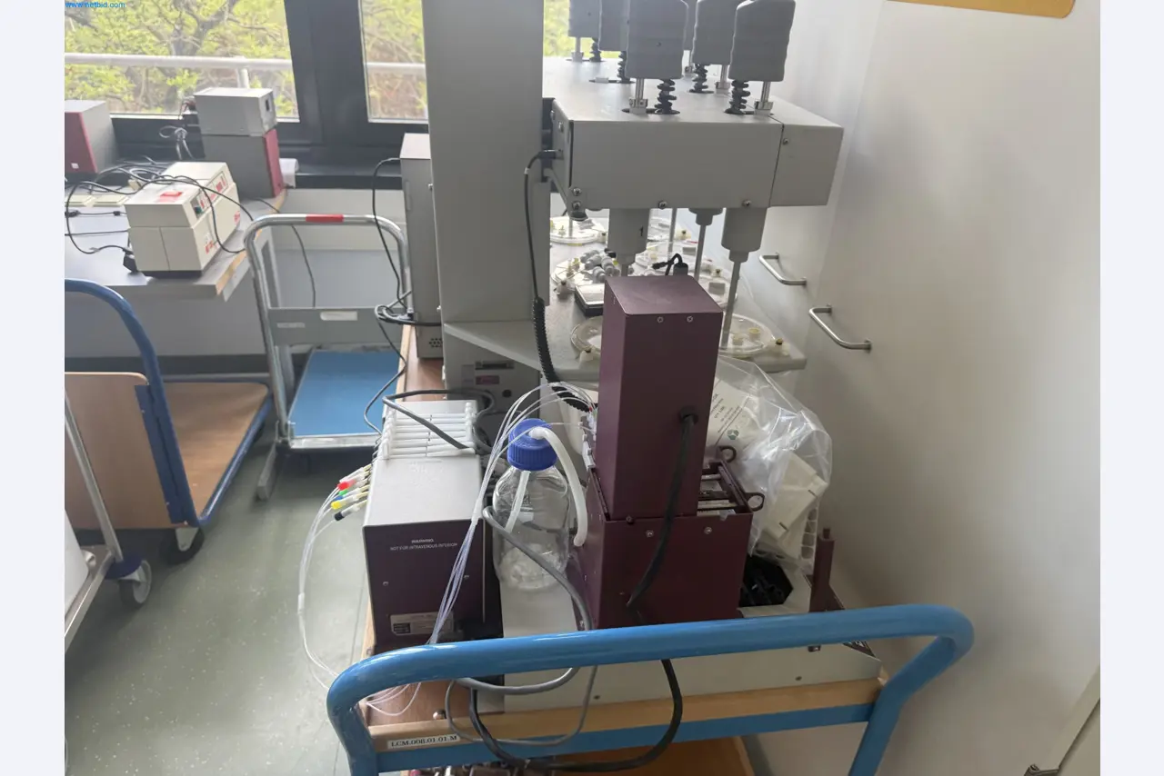 Instalações de produção e embalagem farmacêuticas / Equipamentos de laboratório e operacionais-4