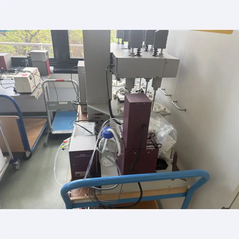 Instalações de produção e embalagem farmacêuticas / Equipamentos de laboratório e operacionais-4