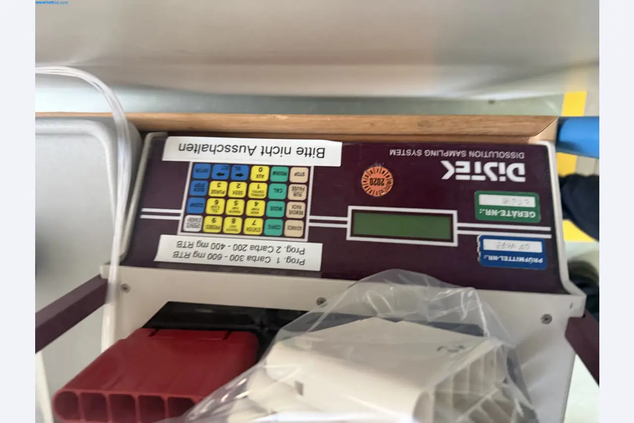 Instalações de produção e embalagem farmacêuticas / Equipamentos de laboratório e operacionais-5