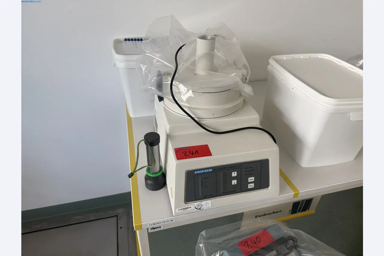 Instalações de produção e embalagem farmacêuticas / Equipamentos de laboratório e operacionais-1