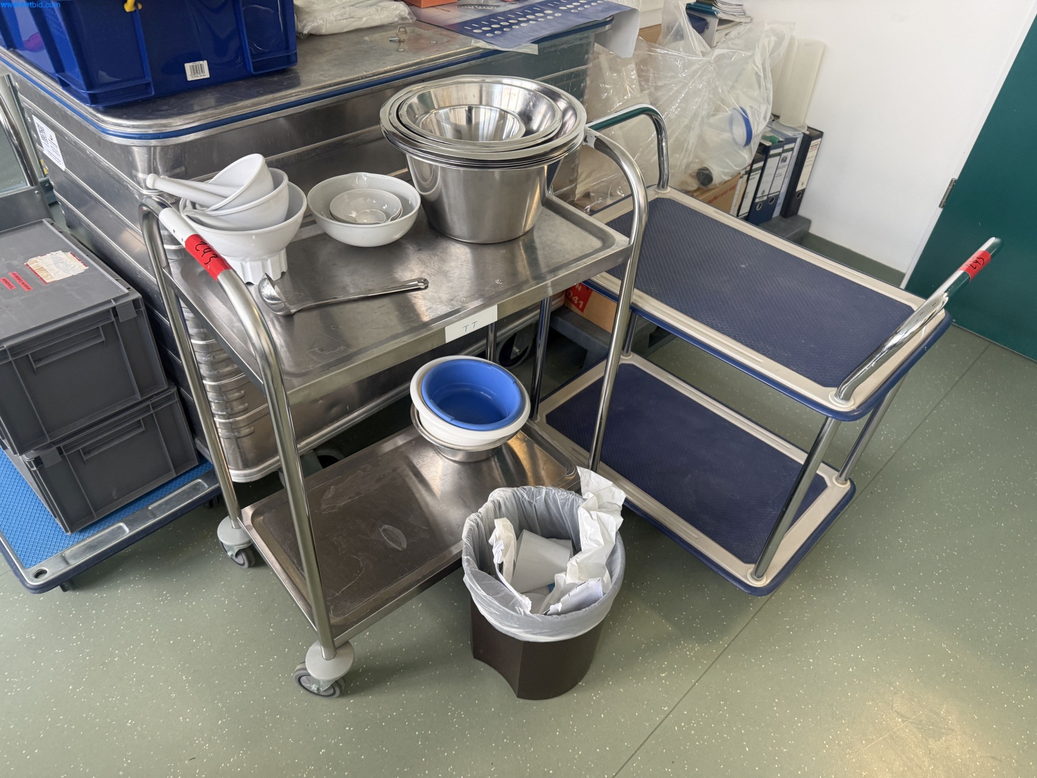 Instalações de produção e embalagem farmacêuticas / Equipamentos de laboratório e operacionais-2