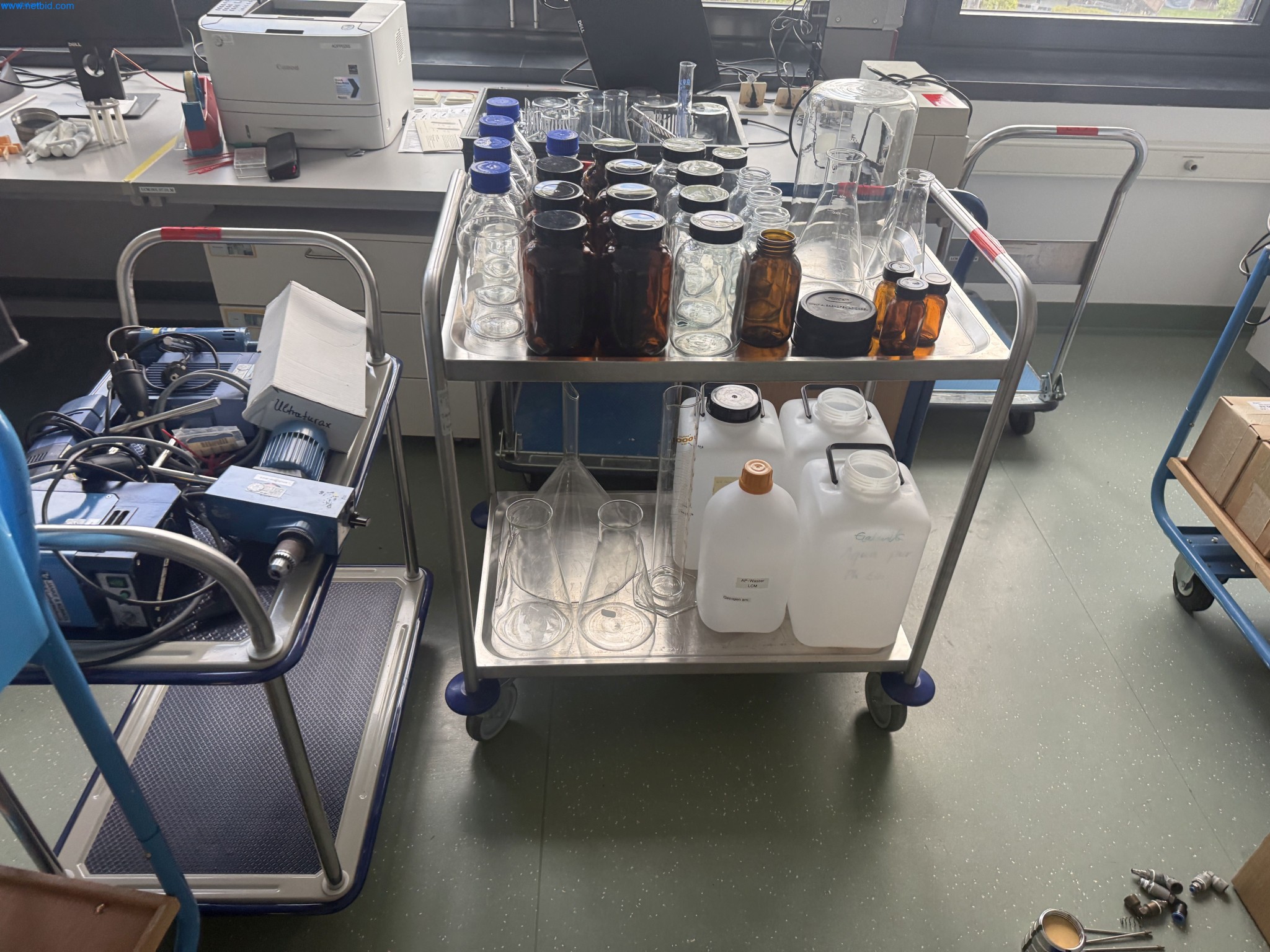 Instalações de produção e embalagem farmacêuticas / Equipamentos de laboratório e operacionais-3