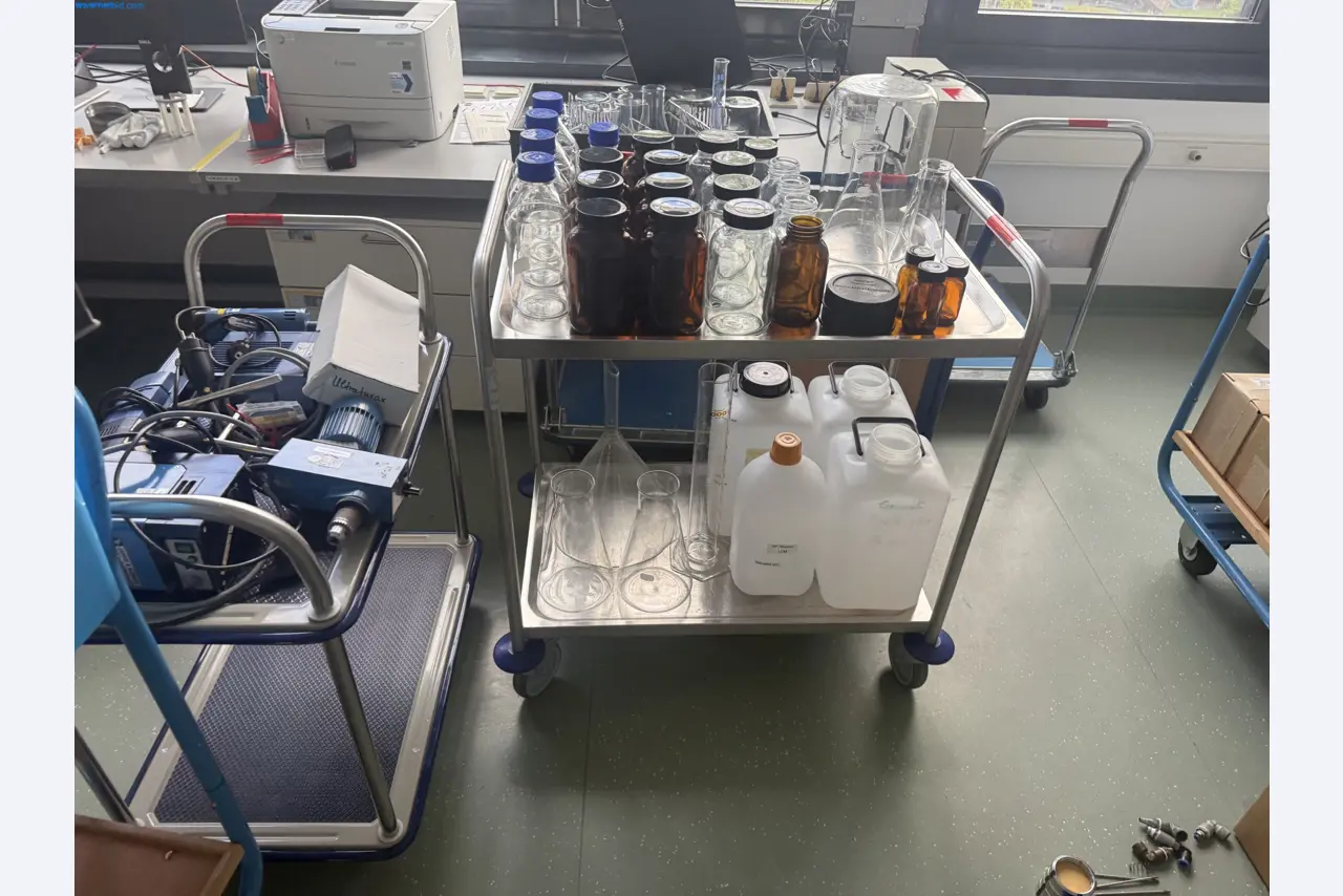 Instalações de produção e embalagem farmacêuticas / Equipamentos de laboratório e operacionais-3