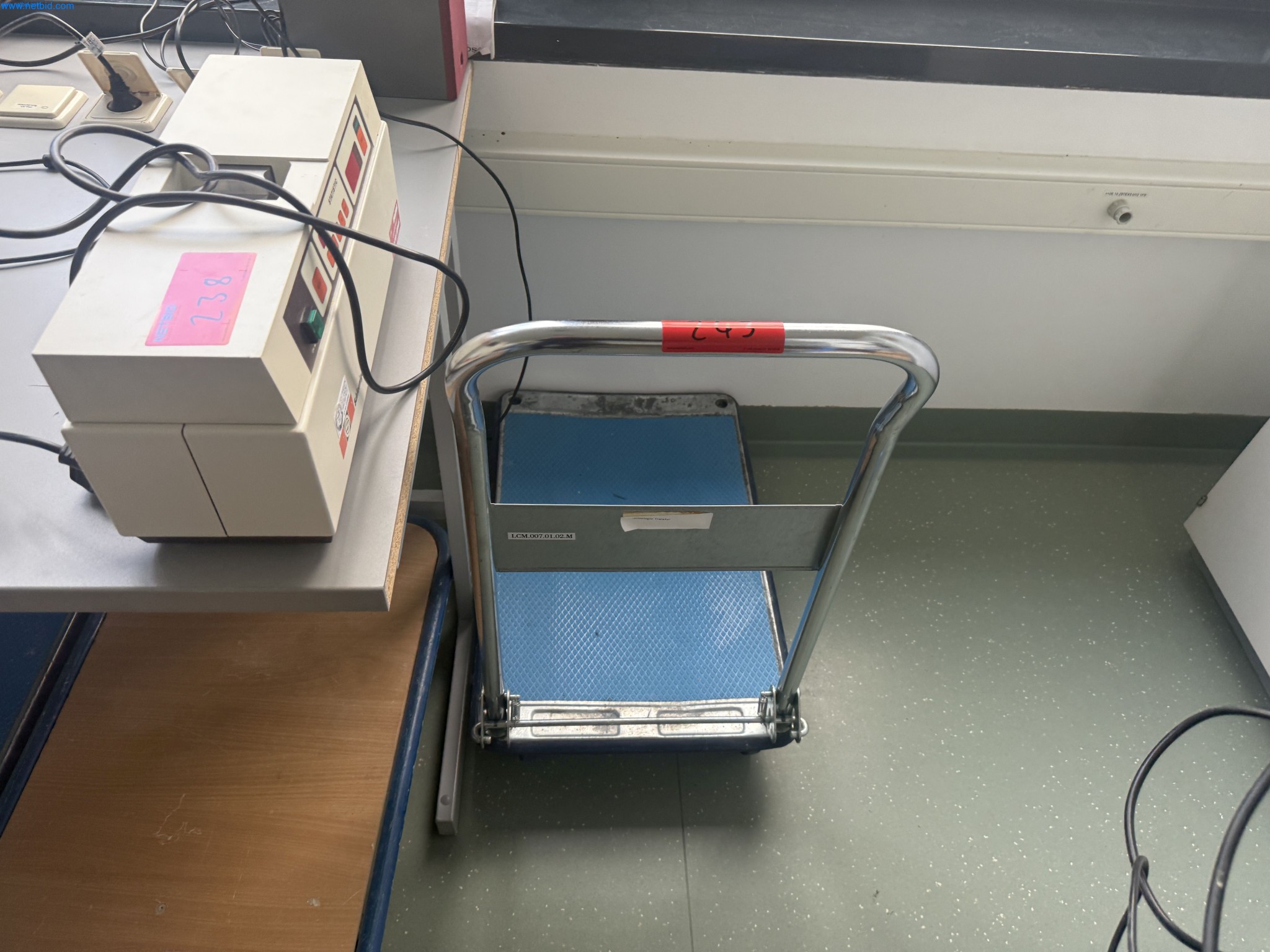 Instalações de produção e embalagem farmacêuticas / Equipamentos de laboratório e operacionais-4