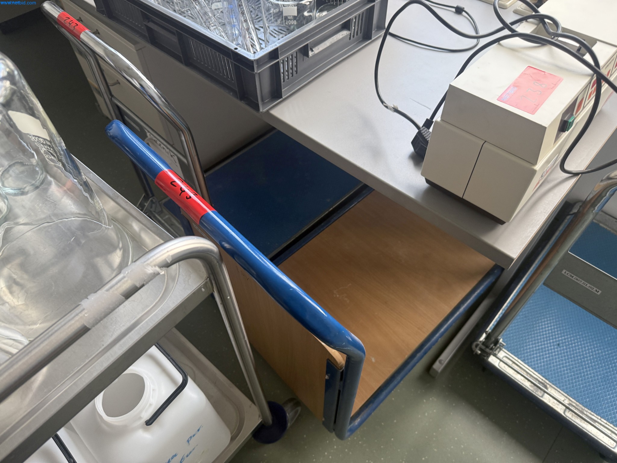 Instalações de produção e embalagem farmacêuticas / Equipamentos de laboratório e operacionais-5