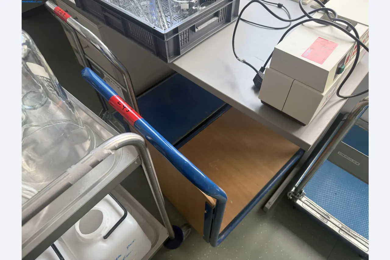 Instalações de produção e embalagem farmacêuticas / Equipamentos de laboratório e operacionais-5