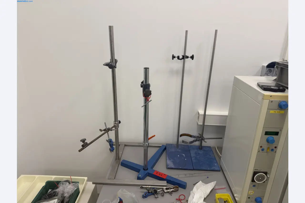 Instalações de produção e embalagem farmacêuticas / Equipamentos de laboratório e operacionais-1