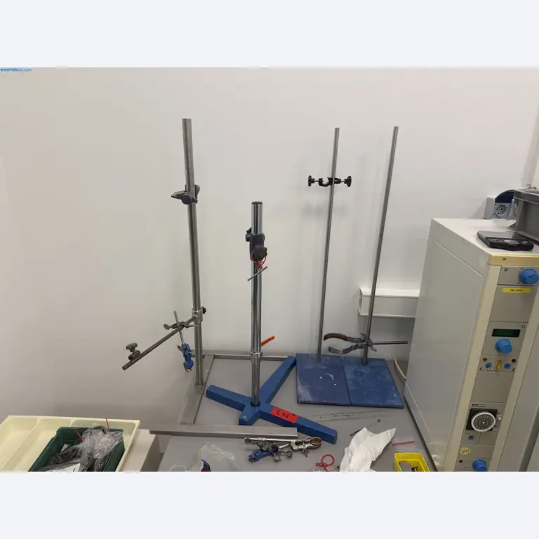Instalações de produção e embalagem farmacêuticas / Equipamentos de laboratório e operacionais-1