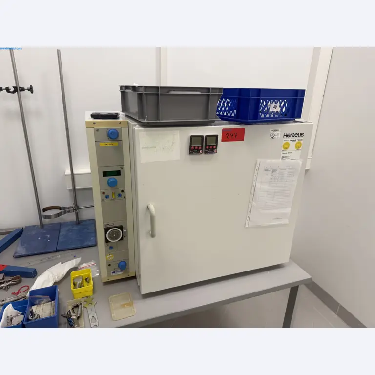 Instalações de produção e embalagem farmacêuticas / Equipamentos de laboratório e operacionais-1