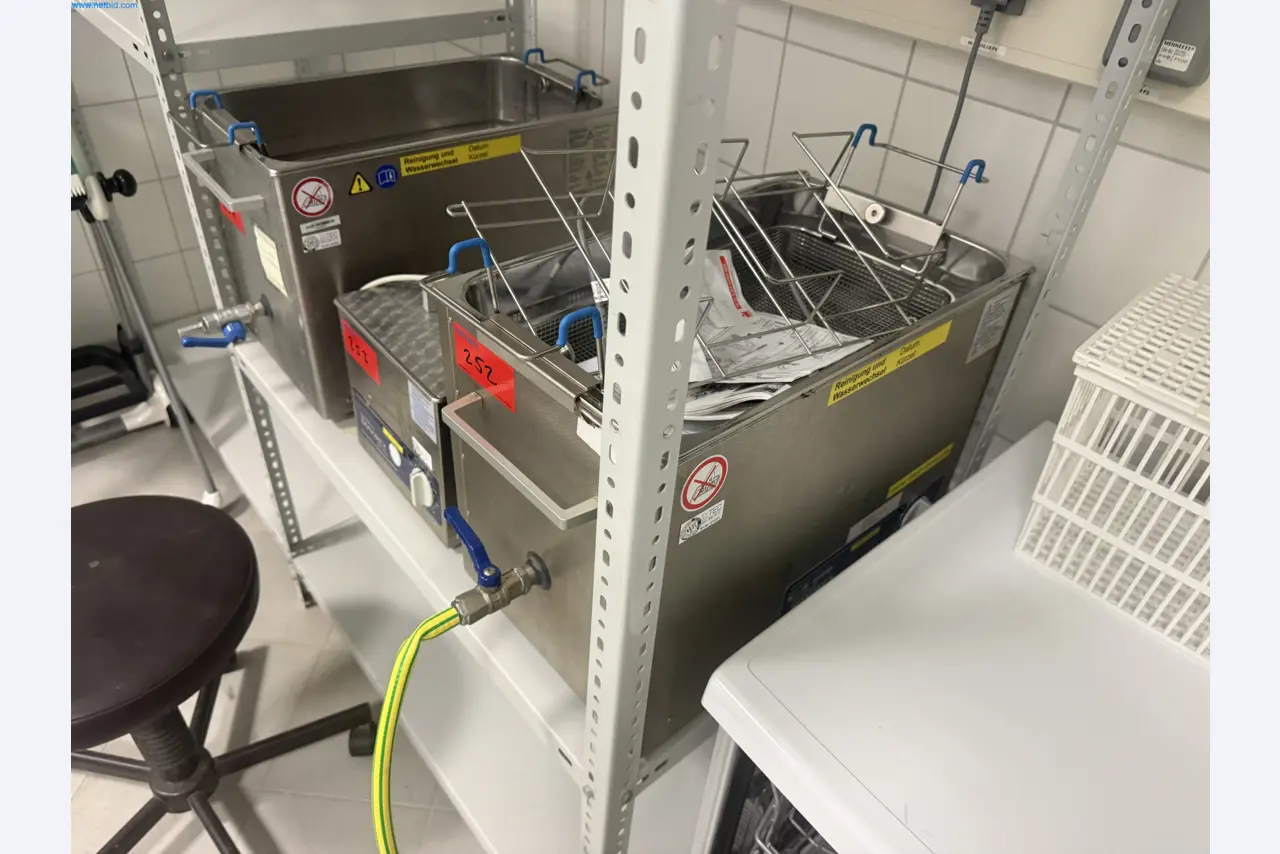 Instalações de produção e embalagem farmacêuticas / Equipamentos de laboratório e operacionais-1