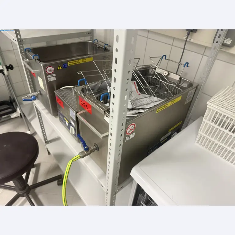 Instalações de produção e embalagem farmacêuticas / Equipamentos de laboratório e operacionais-1