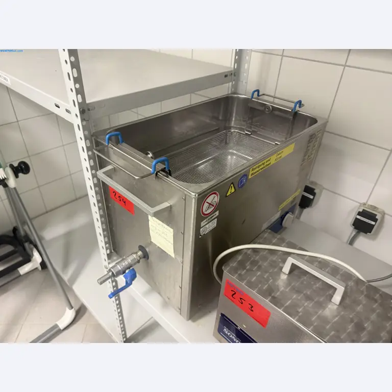 Instalações de produção e embalagem farmacêuticas / Equipamentos de laboratório e operacionais-1