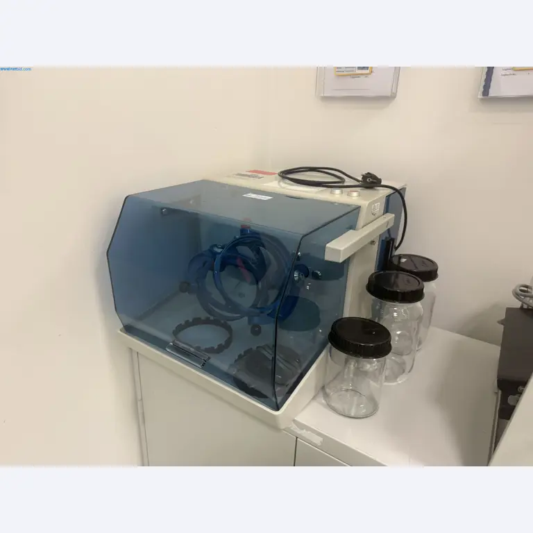 Instalações de produção e embalagem farmacêuticas / Equipamentos de laboratório e operacionais-1