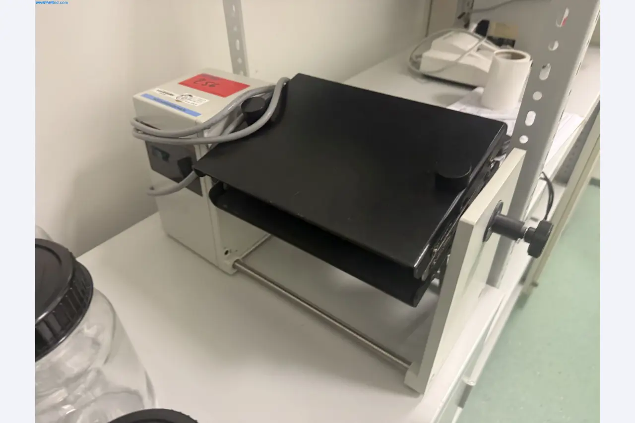 Instalações de produção e embalagem farmacêuticas / Equipamentos de laboratório e operacionais-1