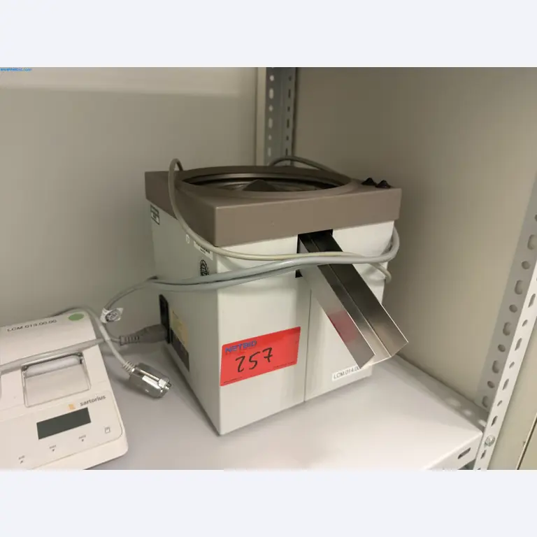 Instalações de produção e embalagem farmacêuticas / Equipamentos de laboratório e operacionais-1
