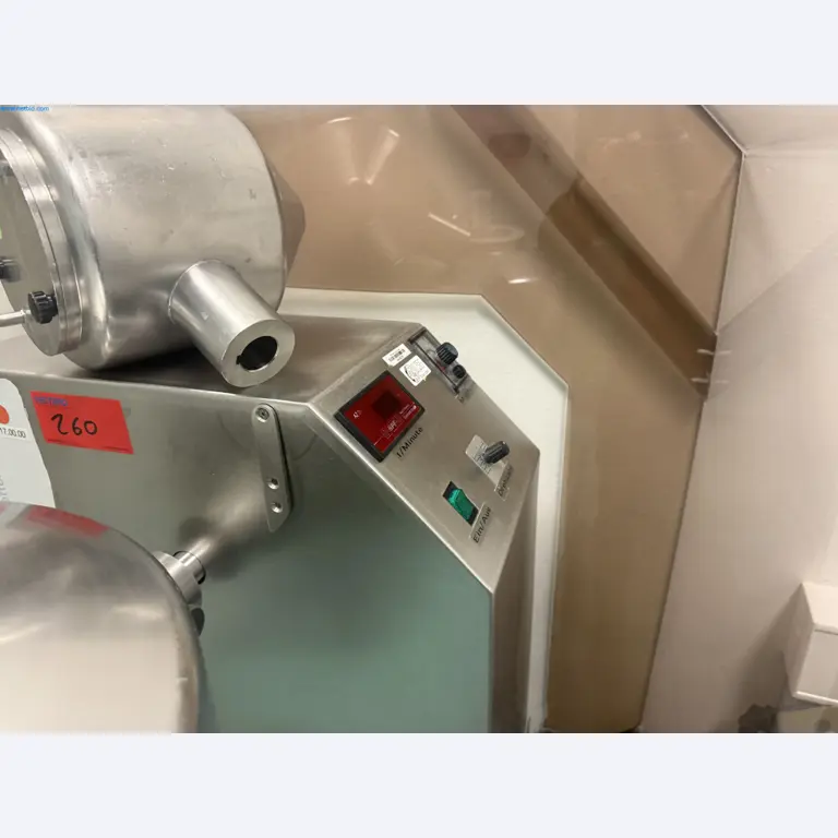 Instalações de produção e embalagem farmacêuticas / Equipamentos de laboratório e operacionais-4