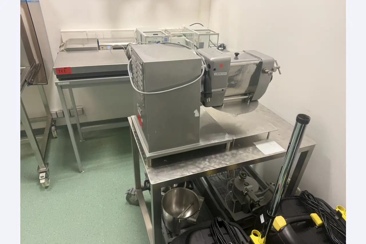Instalações de produção e embalagem farmacêuticas / Equipamentos de laboratório e operacionais-1